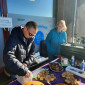 Kaffee, Tee und ein Stück Kuchen gab es von Lichtenreuth.Gemeinsam durch Kerstin Dominika Urban und Gabriele Würl. Bild: Julia Popp.