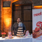 Die Confiserie Neef aus Nürnberg unterstützt die Aktion in St. Sebald mit Hochzeitskuchen