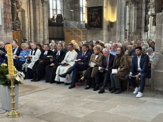 Festgemeinde beim zentralen Gottesdienst zu 80. Jahre Kriegsende